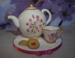 Teapot cake with modelled teacup