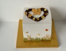 Square cake with ganache & sharp edges - seasonal theme