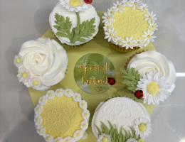 Daisy cupcake platter