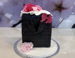 Mini shopping bag cake with flowers