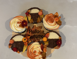 Autumnal cupcake platter