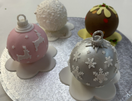 Christmas Bauble Cakes