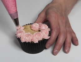 Cake decorating in hot weather - our top tips