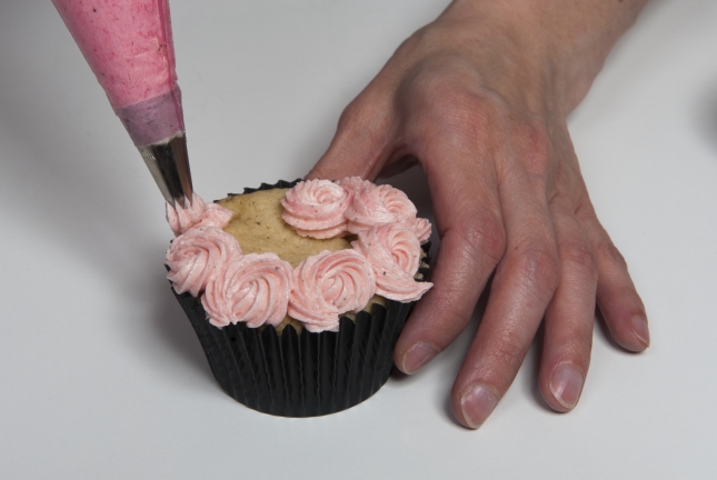 Cake decorating in hot weather - our top tips