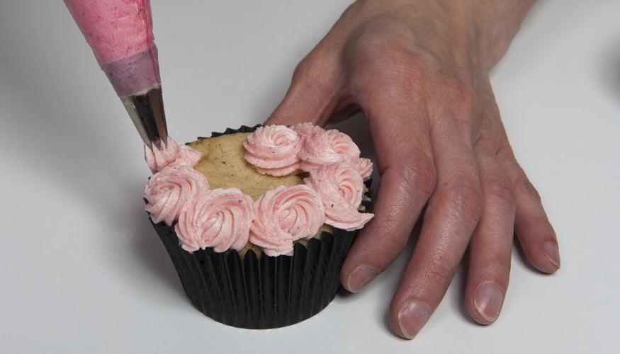 Cake Decorating In Hot Weather Our Top Tips Cake School