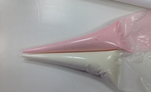 How to pipe a two tone rose swirl using strawberry & champagne frosting