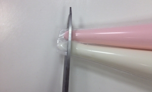 How to pipe a two tone rose swirl using strawberry & champagne frosting