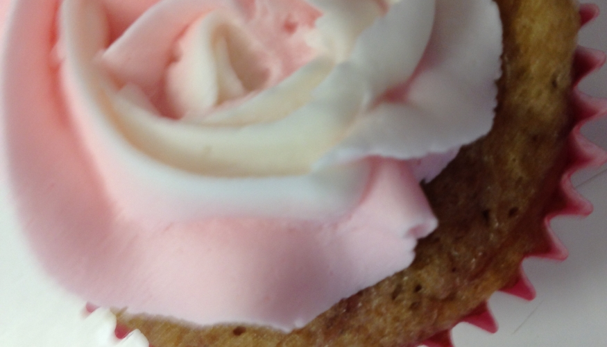 How to pipe a two tone rose swirl using strawberry & champagne frosting