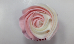 How to pipe a two tone rose swirl using strawberry & champagne frosting